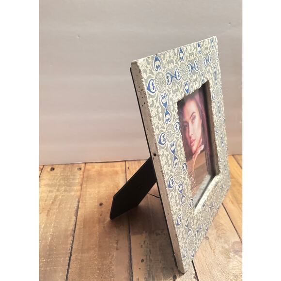 Painted Cement Handcrafted vintage look Photo Frame Picture Holder 5x7 photo - Picture 3 of 6